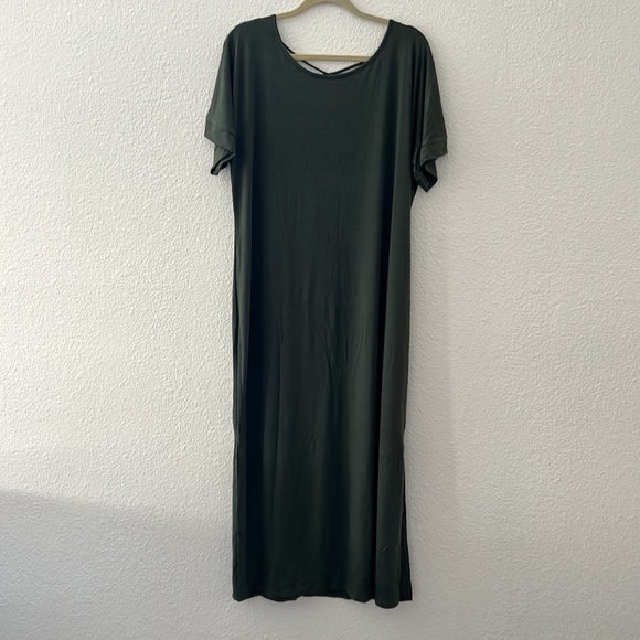 SHOP BASIC USA • Women’s Army Green Short Sleeve Slit Open Back Long Dress - Picture 3 of 8